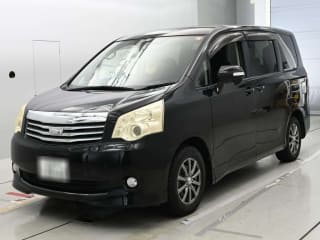 2010 TOYOTA Noah