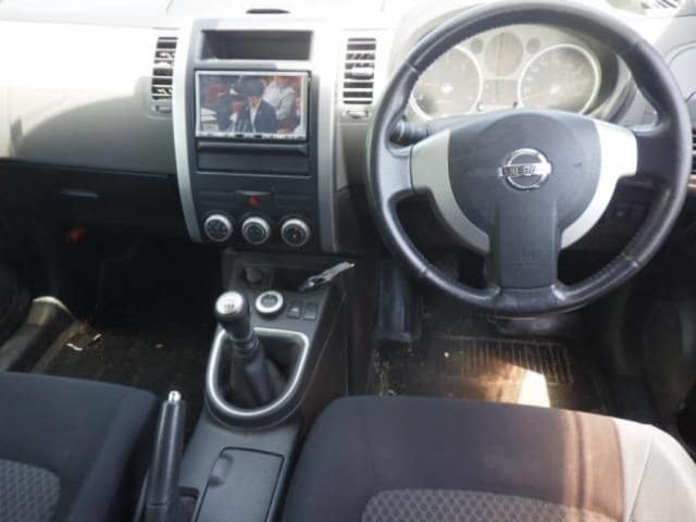 NISSAN X-Trail thumbnail 3