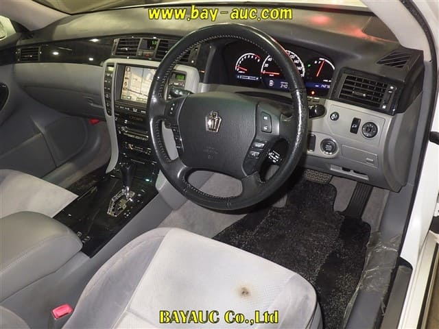 TOYOTA Crown thumbnail 4