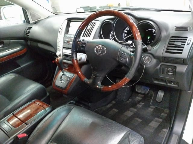 TOYOTA Harrier thumbnail 3