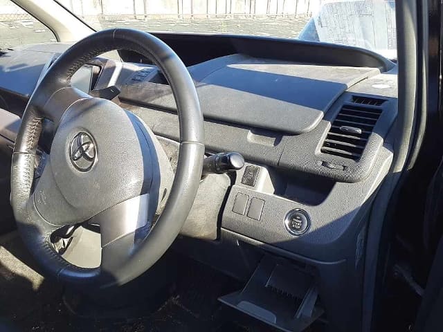 TOYOTA Voxy thumbnail 3