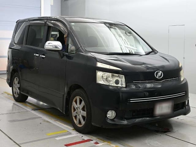 TOYOTA Voxy thumbnail 4