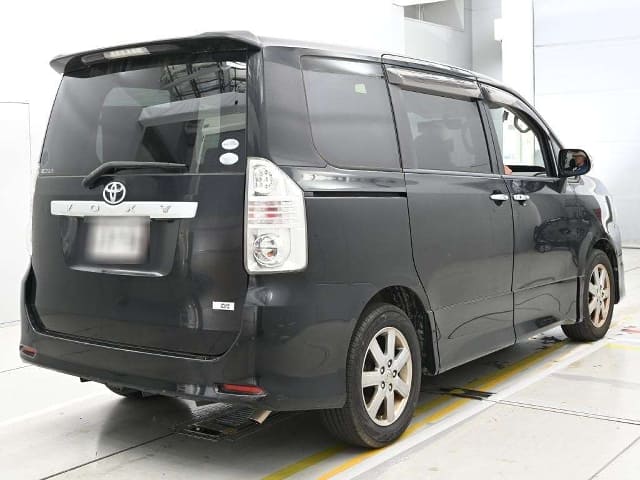 TOYOTA Voxy thumbnail 2