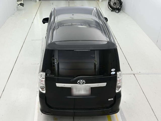 TOYOTA Voxy thumbnail 6
