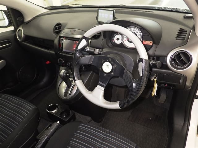 MAZDA Demio thumbnail 3