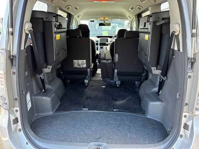 TOYOTA Voxy thumbnail 57