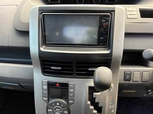 TOYOTA Voxy thumbnail 56