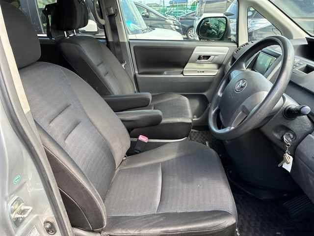 TOYOTA Voxy thumbnail 55