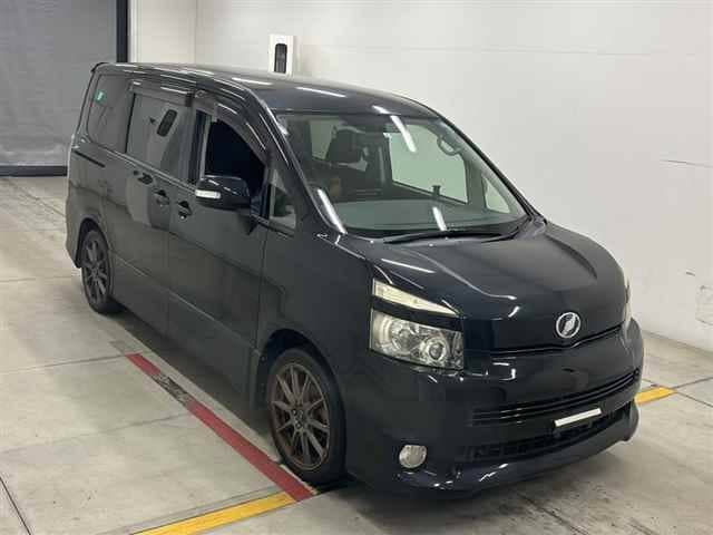 TOYOTA Voxy thumbnail 4