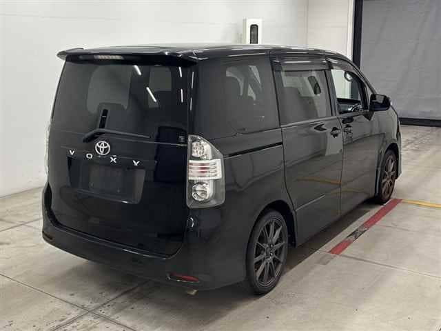 TOYOTA Voxy thumbnail 2