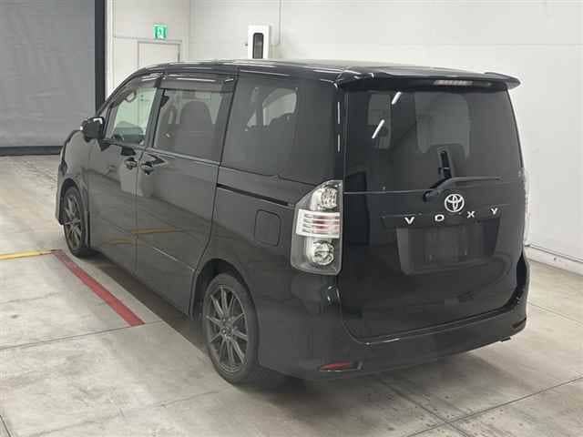 TOYOTA Voxy thumbnail 5