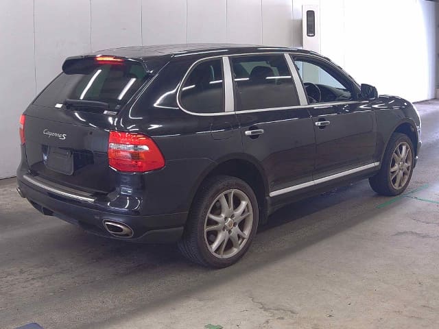 Porsche Cayenne thumbnail 2