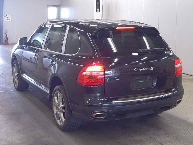 Porsche Cayenne thumbnail 5