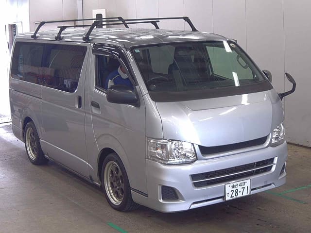 TOYOTA Hiace Van thumbnail 3