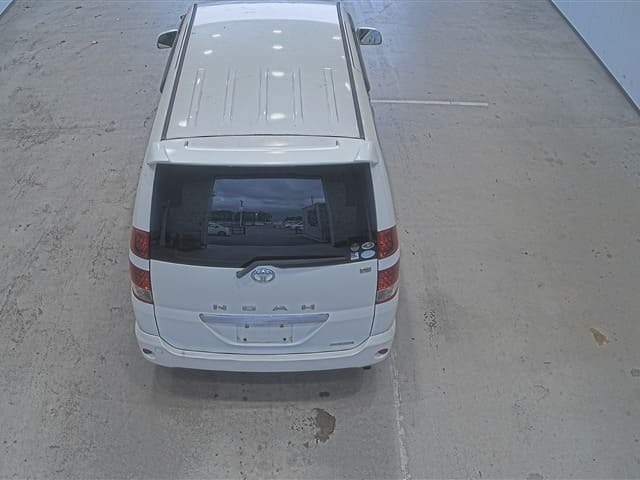 TOYOTA Noah thumbnail 3