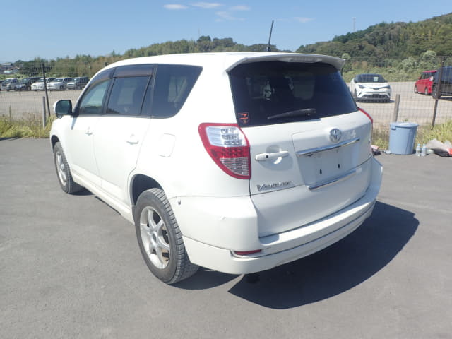 TOYOTA Vanguard thumbnail 3