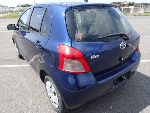 TOYOTA Vitz thumbnail 3