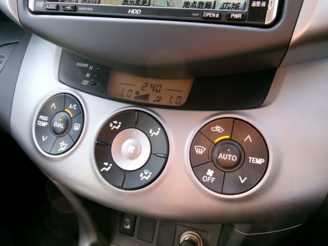 TOYOTA RAV4 thumbnail 40