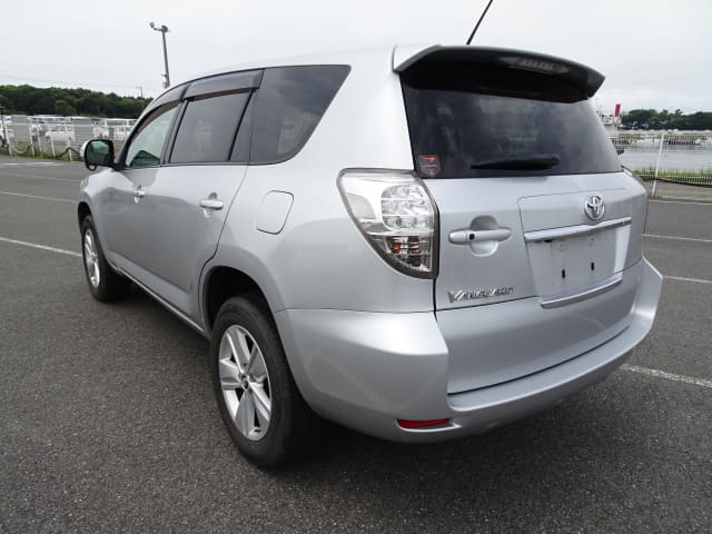 TOYOTA Vanguard thumbnail 3