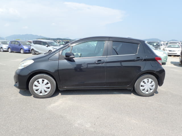 TOYOTA Vitz thumbnail 2
