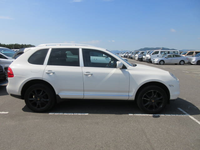 Porsche Cayenne thumbnail 6