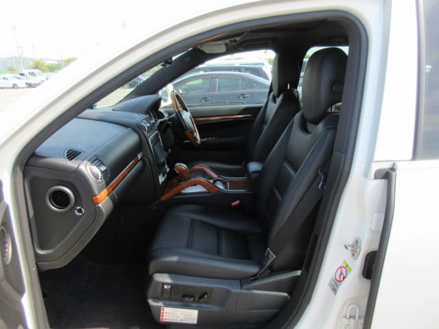 Porsche Cayenne thumbnail 26
