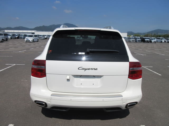 Porsche Cayenne thumbnail 4