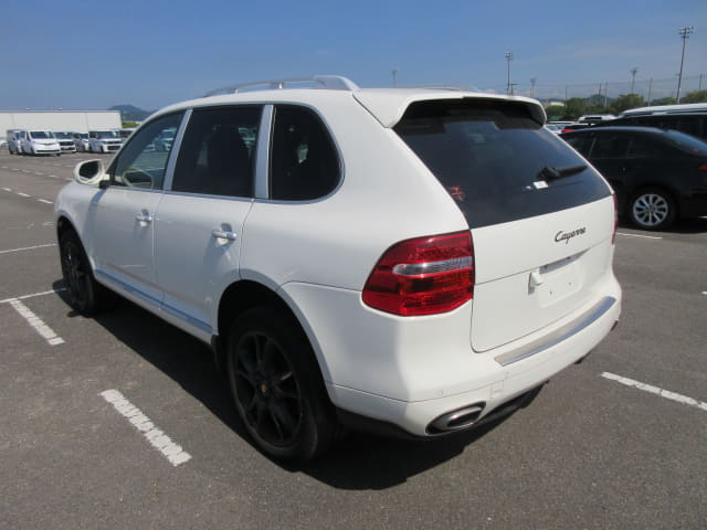 Porsche Cayenne thumbnail 3