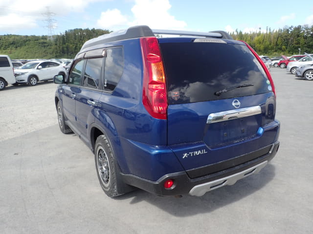 NISSAN X-Trail thumbnail 3