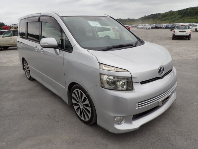 TOYOTA Voxy thumbnail 7
