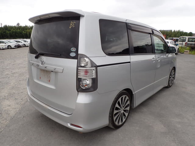 TOYOTA Voxy thumbnail 5