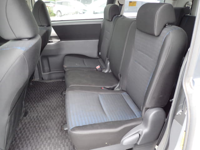 TOYOTA Voxy thumbnail 27