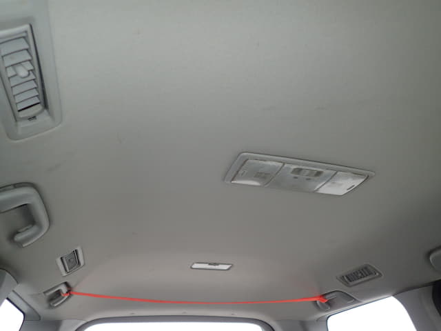 TOYOTA Voxy thumbnail 24