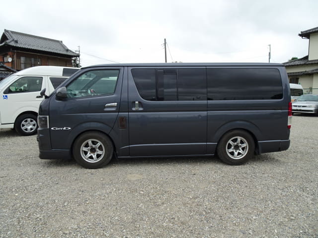 TOYOTA Hiace Van thumbnail 2