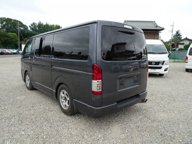 TOYOTA Hiace Van thumbnail 3
