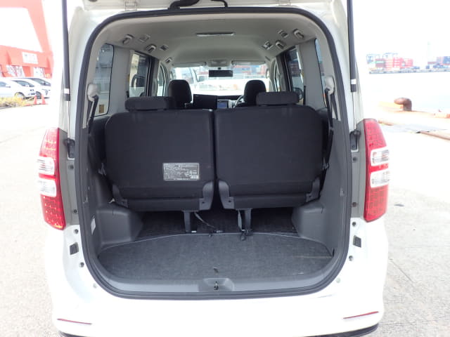 TOYOTA Voxy thumbnail 28