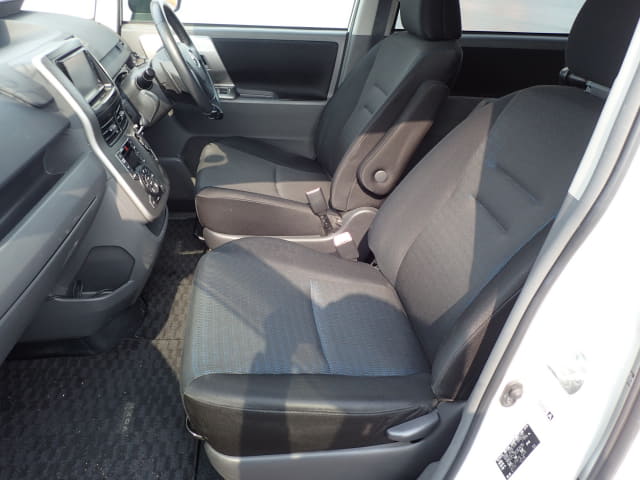 TOYOTA Voxy thumbnail 26
