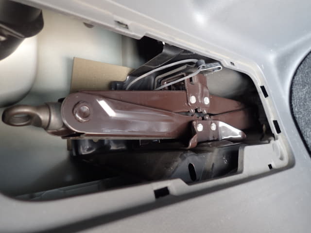 TOYOTA Voxy thumbnail 30