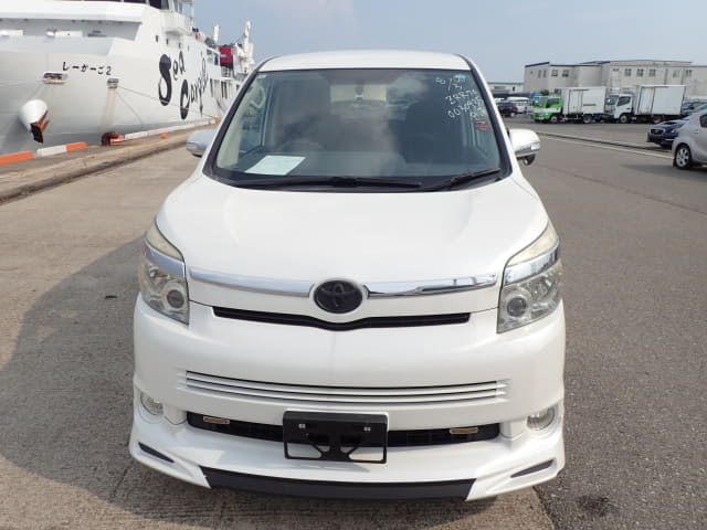 TOYOTA Voxy thumbnail 8