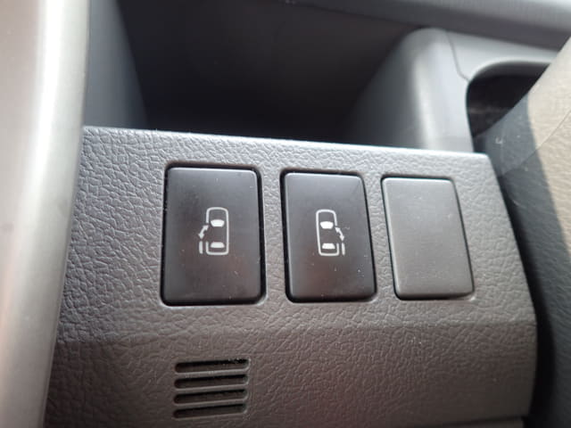 TOYOTA Voxy thumbnail 46