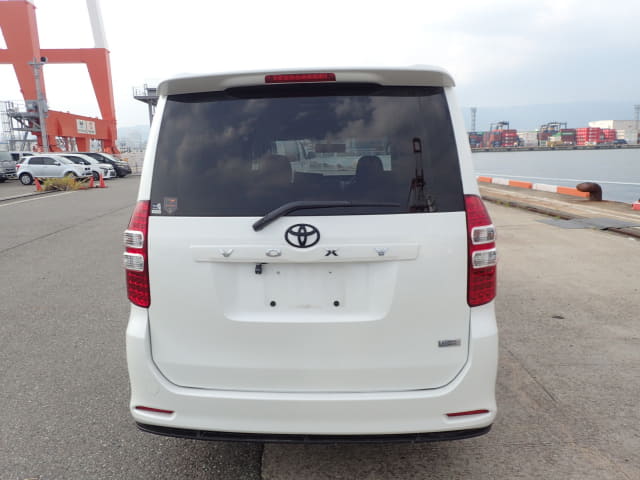 TOYOTA Voxy thumbnail 4