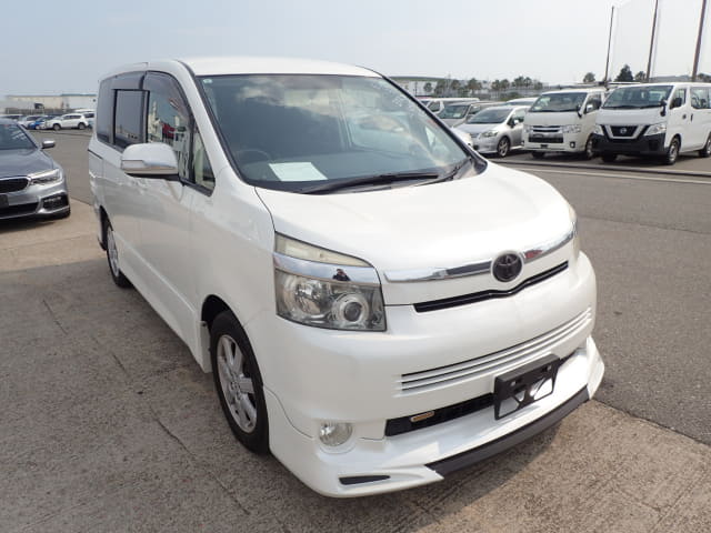 TOYOTA Voxy thumbnail 7