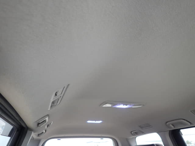 TOYOTA Voxy thumbnail 24