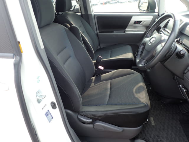 TOYOTA Voxy thumbnail 25