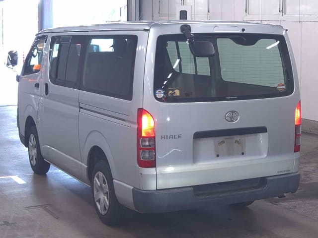 TOYOTA Hiace Van thumbnail 4