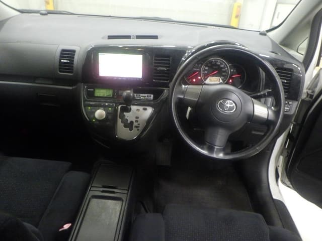 TOYOTA Wish thumbnail 3