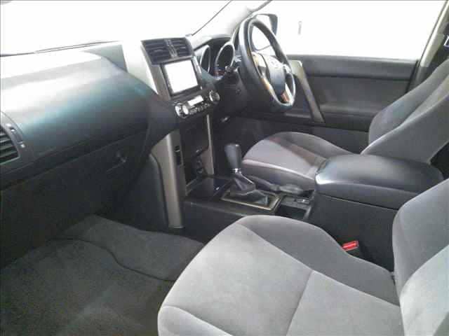 TOYOTA Land Cruiser Prado thumbnail 3