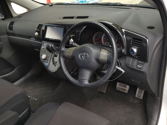 TOYOTA Wish thumbnail 3