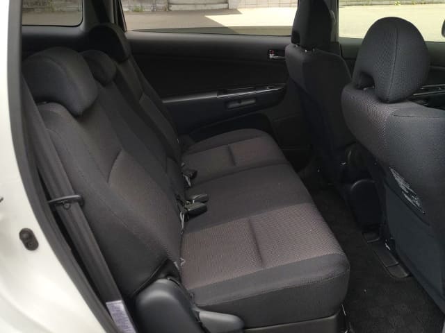 TOYOTA Wish thumbnail 6