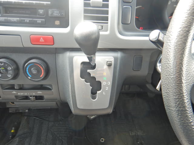 TOYOTA Hiace Commuter thumbnail 40